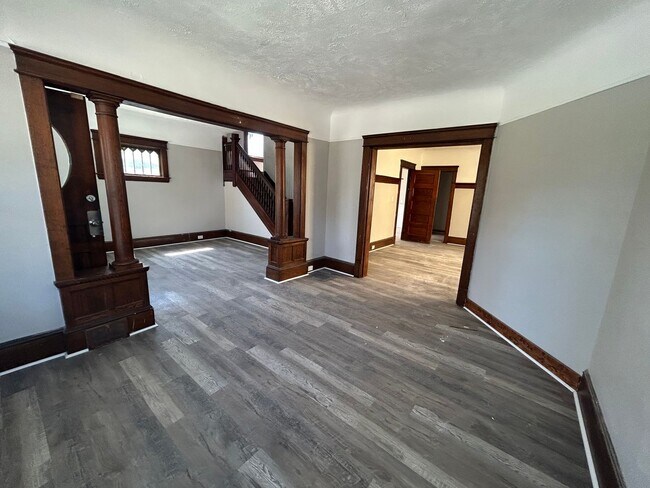 Foto del edificio - Spacious, Section 8 Accepted, 5 Br