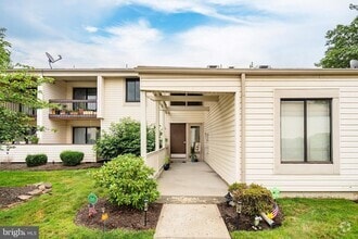 Building Photo - 10-U-10 Avon Dr