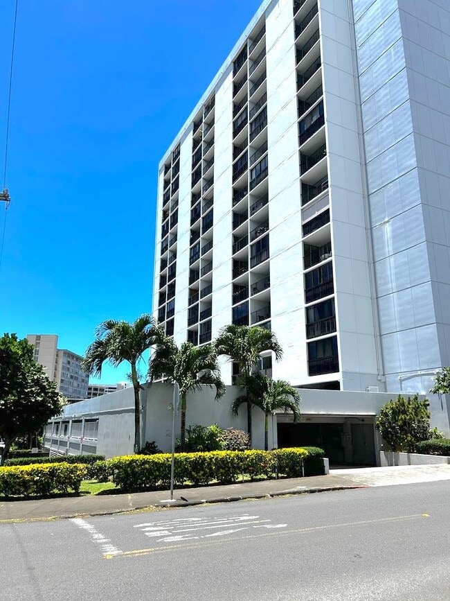 Building Photo - 1541 Dominis St