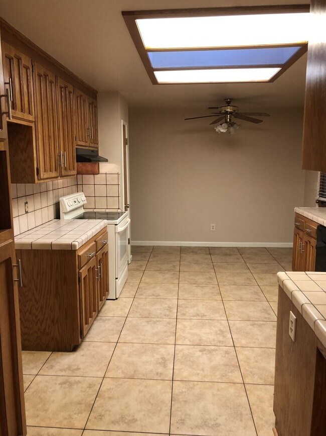 Building Photo - 4 br, 2 bath House - 1680 S Waverly