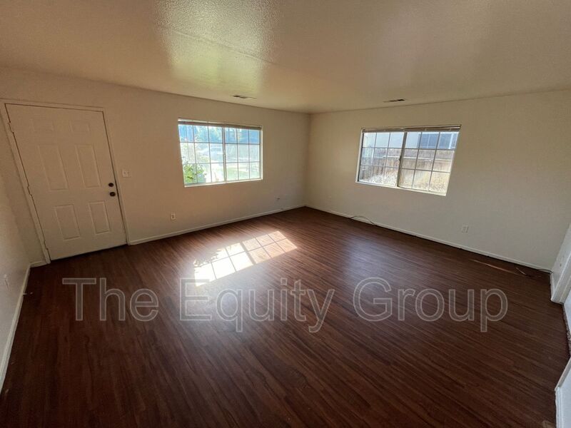 Primary Photo - 1025 N Wisconsin Way