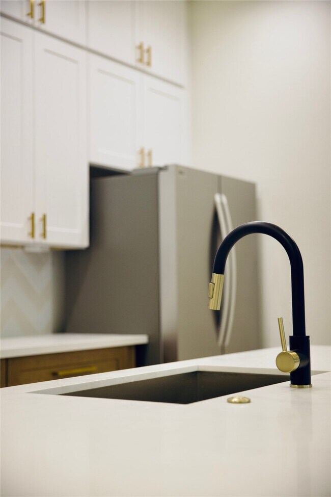 Foto del edificio - 4702 Coke St