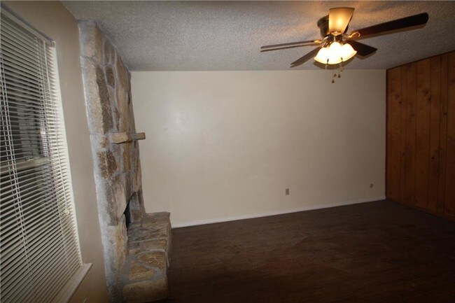 Building Photo - 1403 Courtney Pl