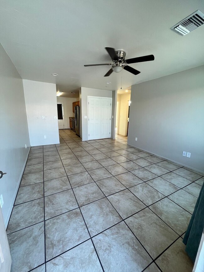 Foto del edificio - 1303-1313 W. Cedar Street