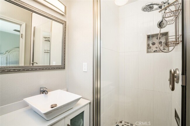 Foto del edificio - 5892 Frontier Cir