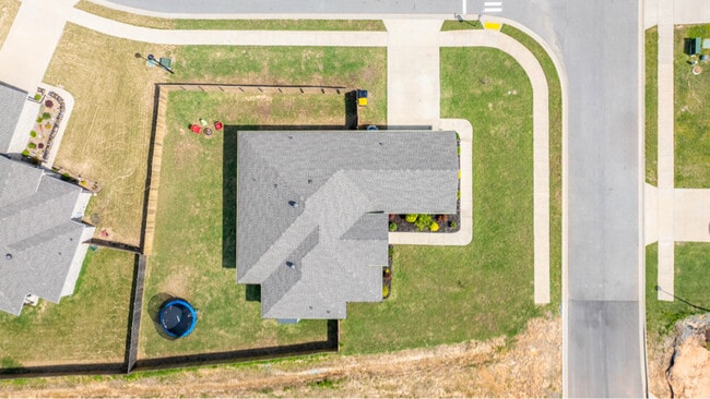 Building Photo - 37 Aberdeen Dr