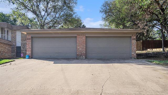 Building Photo - 2107 Mistletoe Ave