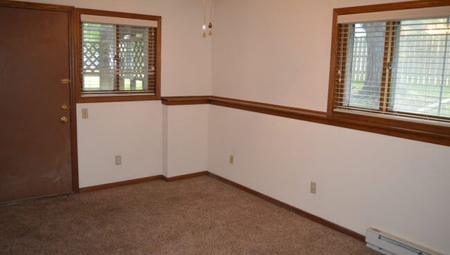 Building Photo - 548 Seminole Way