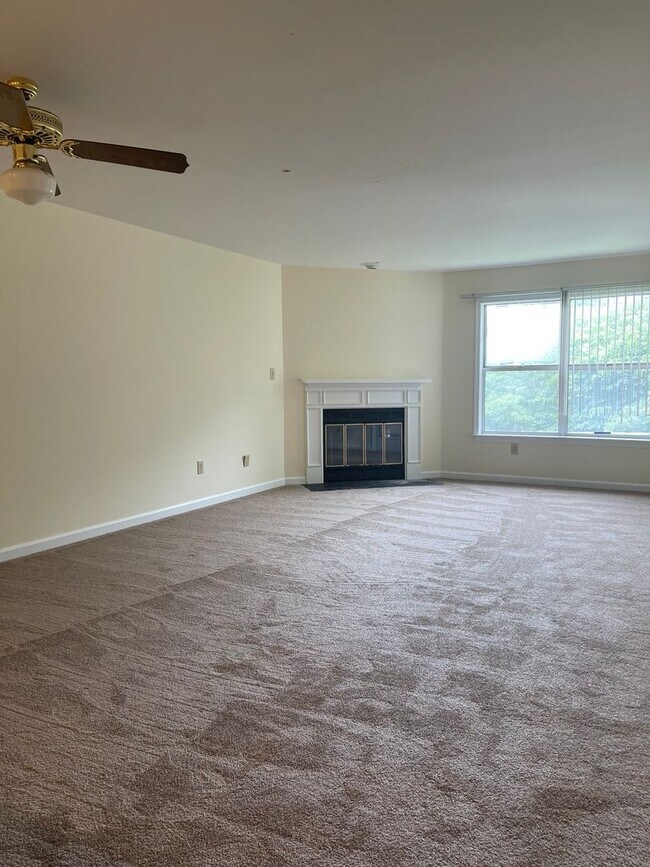 Building Photo - 110 Lantana Ln