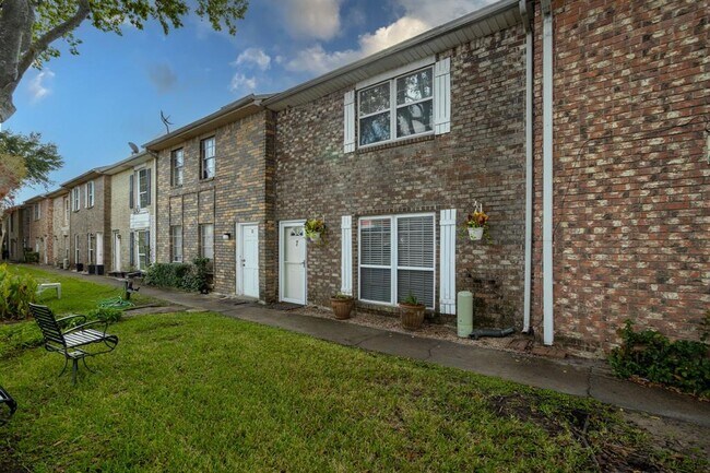 Foto del edificio - 1403 Blalock Rd