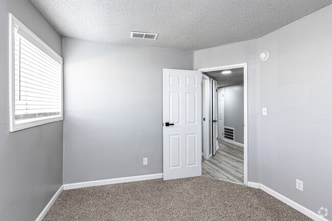 3BR, 1BA - 1025SF Bedroom - Forest Cove