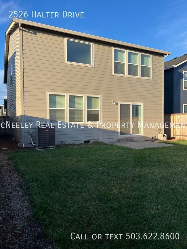 Building Photo - Newer 5 Bedroom Home In Woodburn