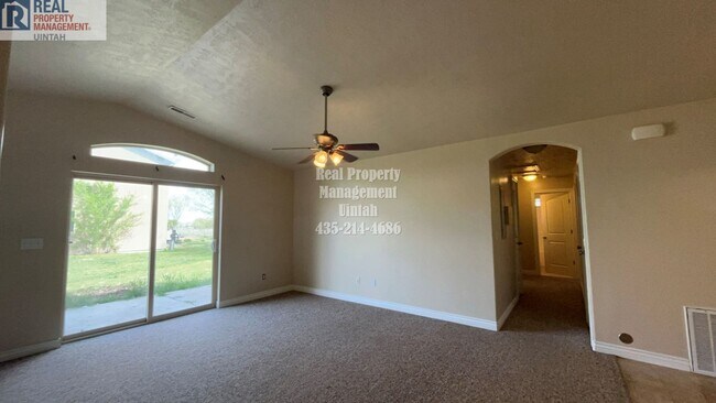 Foto del edificio - 3-bedroom 2 bath Town home