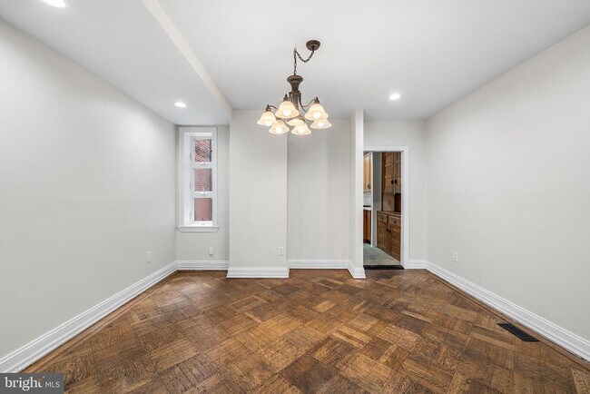 Building Photo - 619 S 42nd St