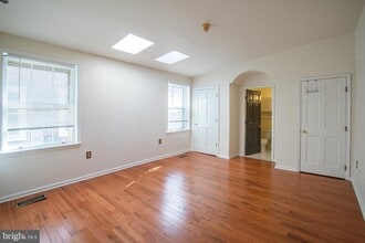 Building Photo - 1823 Waverly St