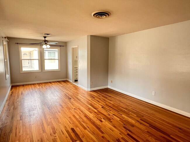 Foto del edificio - CENTRAL BAKERSFIELD