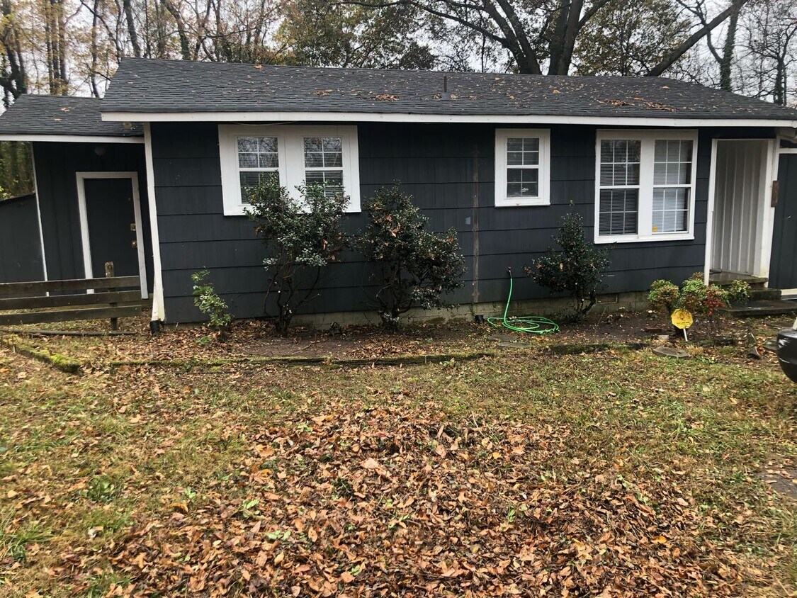 Primary Photo - Quaint 1 bedroom home near the marina Move...