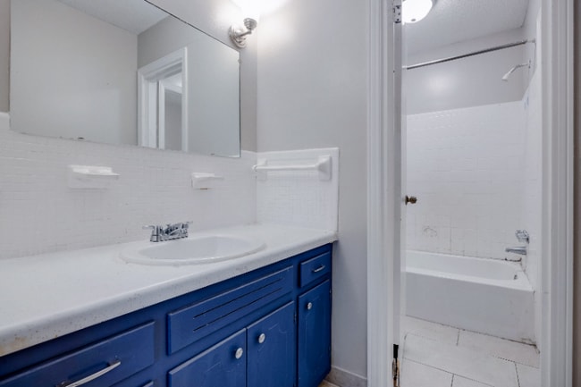 Photo - 336 S Dudley St Apartment