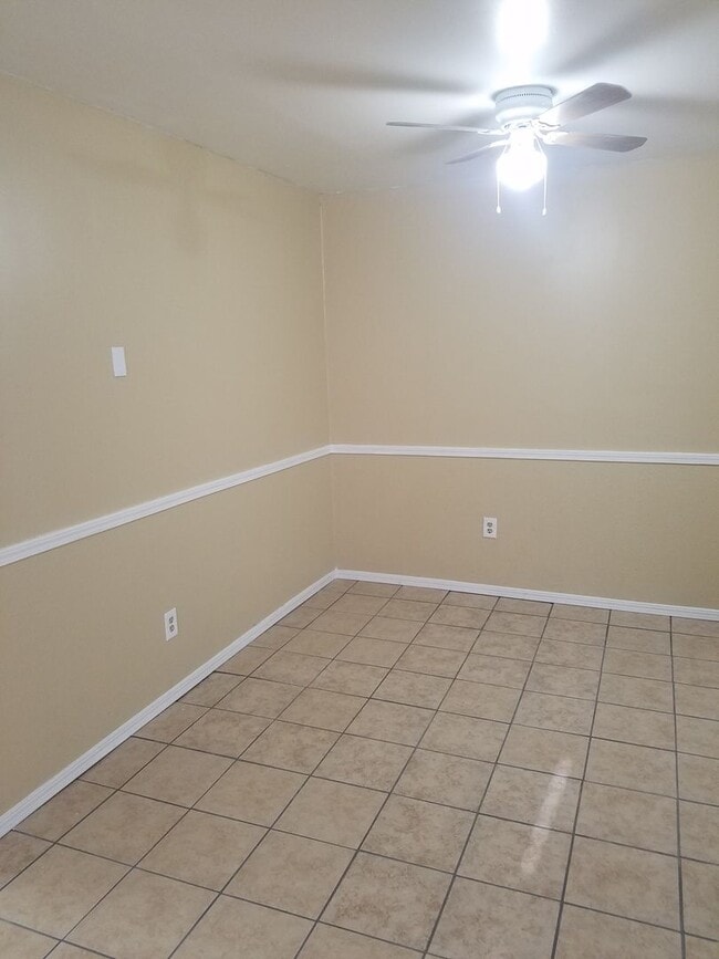 Building Photo - 2 Bedroom, 1.5 Bathroom 1st Floor Condo wi...
