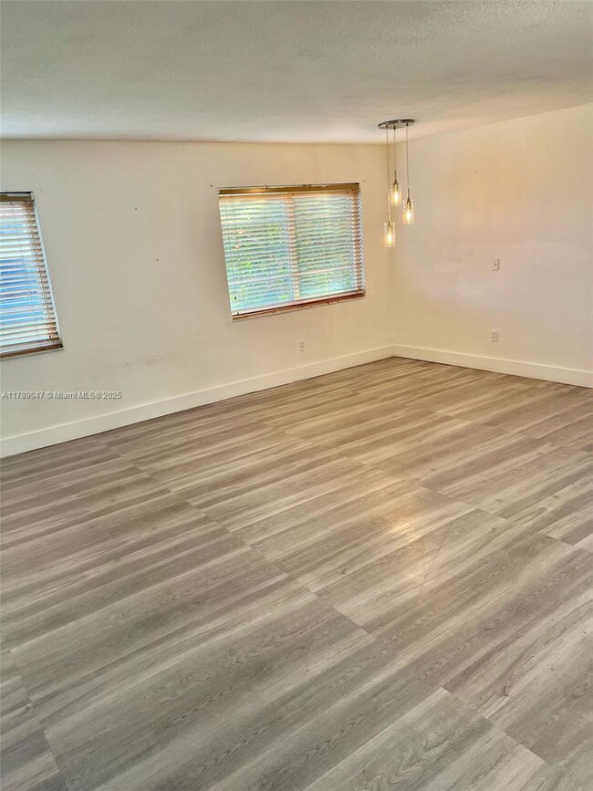 Building Photo - 1300 W 53rd St