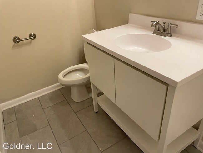 Building Photo - 2 br, 1 bath Apartment - 1001- 1009 Indian...