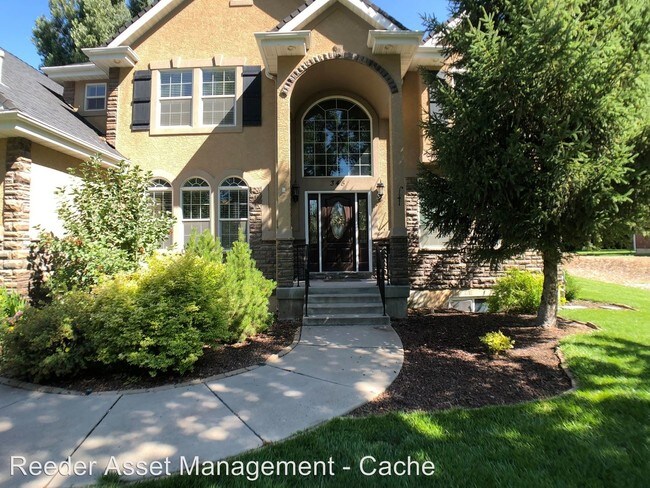 Foto del edificio - 5 br, 4.5 bath House - 345 Riverdale Ave.