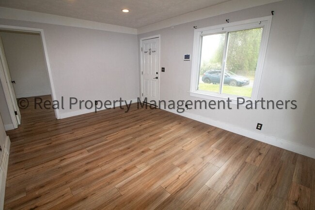 Building Photo - Updated 3BR Kentwood Home with Loft, Stain...