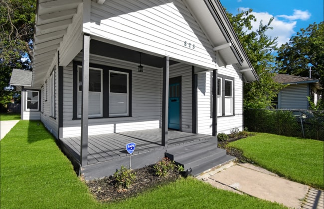 Building Photo - 823 N Palmetto Ave