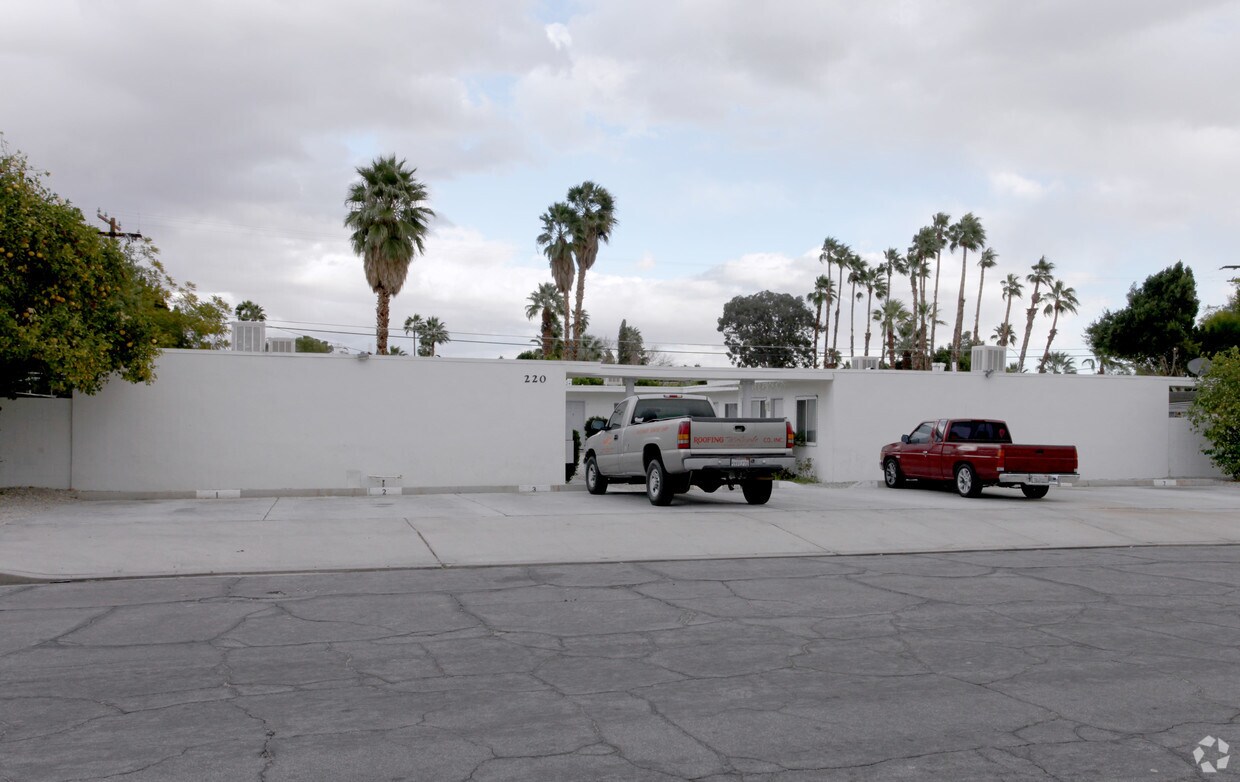 Building Photo - 220 S Saturnmino Dr