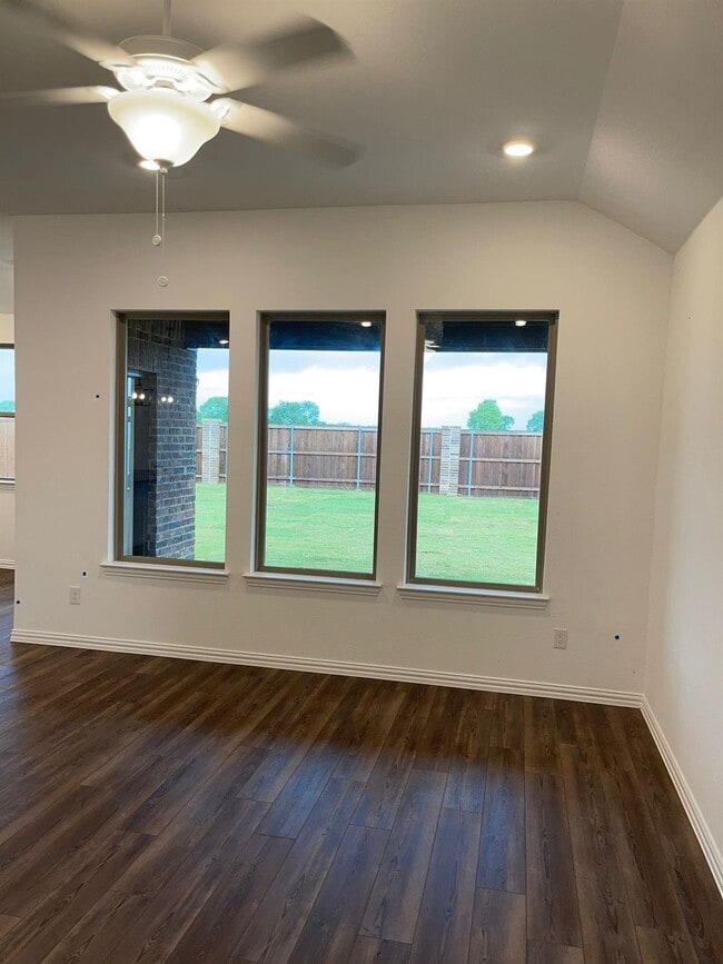 Building Photo - 2207 Primrose Trl