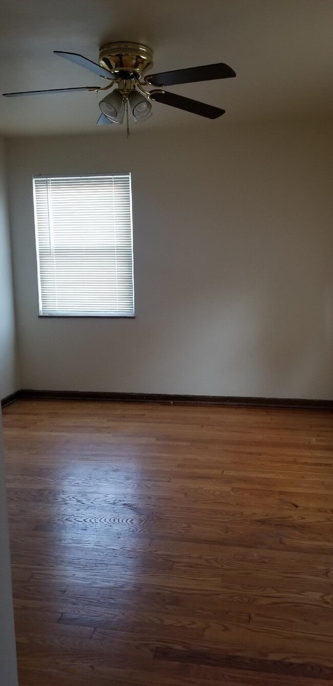 Foto del edificio - 1348 Eastview Ave