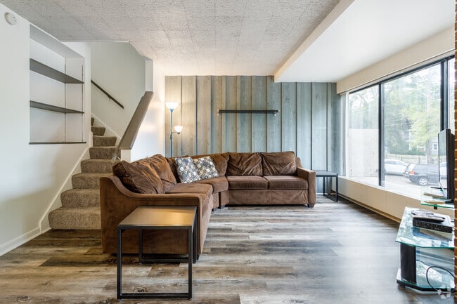 2 BR, 1.5 BA - Bi-level, 1100 SF - Haven on Geddes