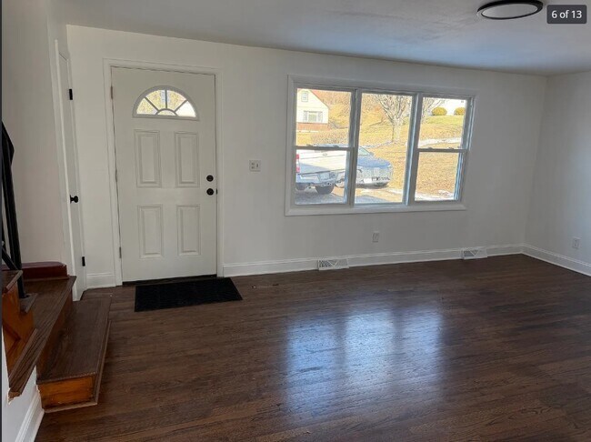 Foto del edificio - 136-138 Meeker Rd