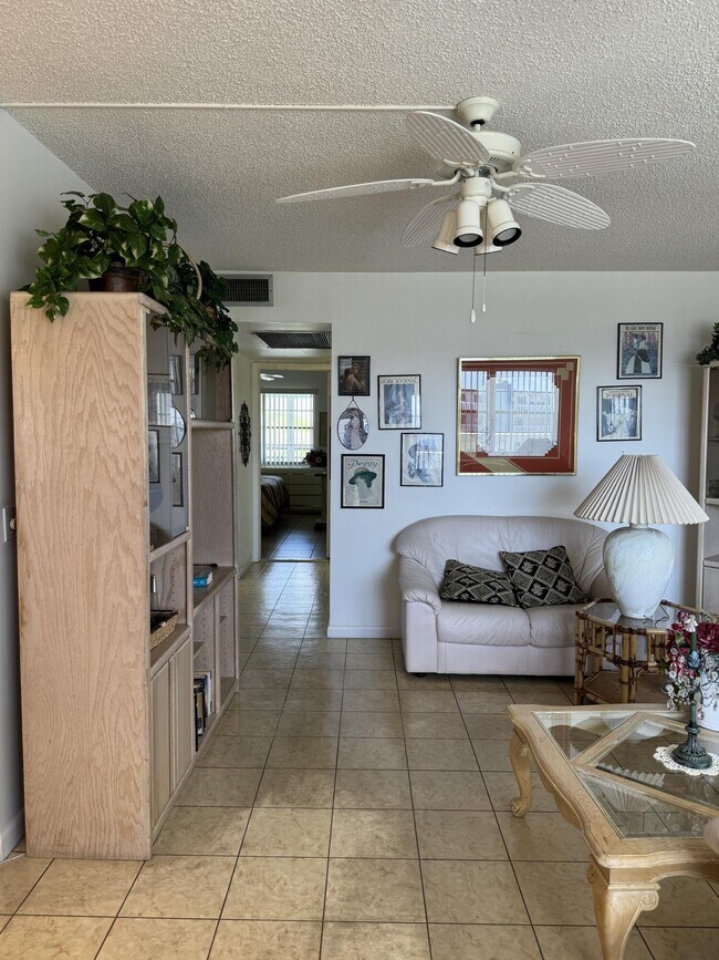 Foto del edificio - 4040 Exeter C