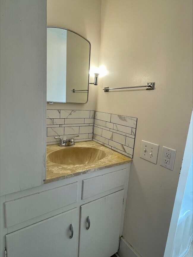 Foto del edificio - 646 Woodland St SW