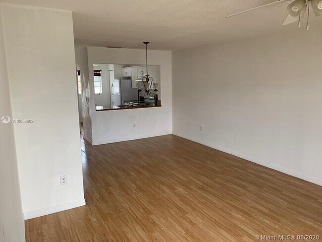 Foto del edificio - 430 NE 210th Cir Terrace