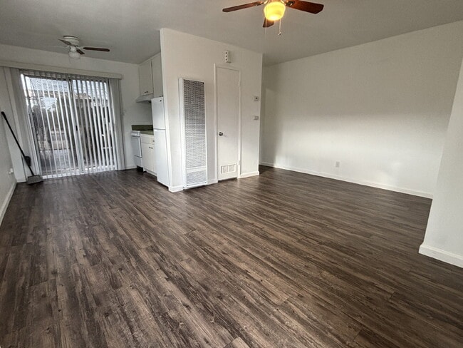 Building Photo - Cozy 1 Bedroom Apartment close to Downtown Oakdale!