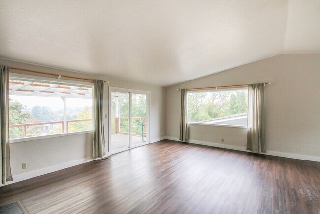 Foto del edificio - 970 Cascade Dr NW