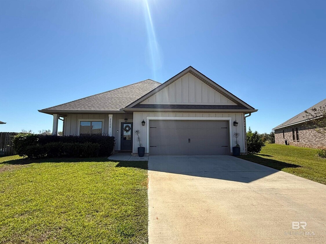 Foto principal - 24590 Loring Cir