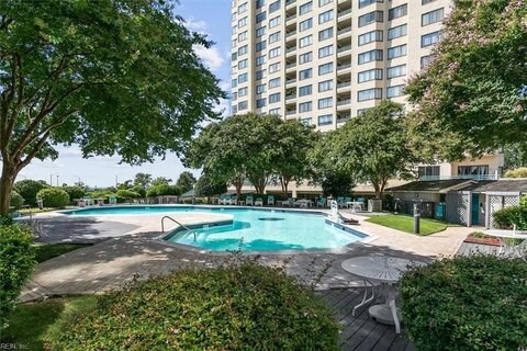 Foto del edificio - 7501 River Rd