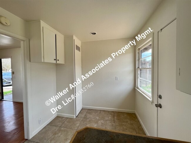 Building Photo - 330 Siler Ln