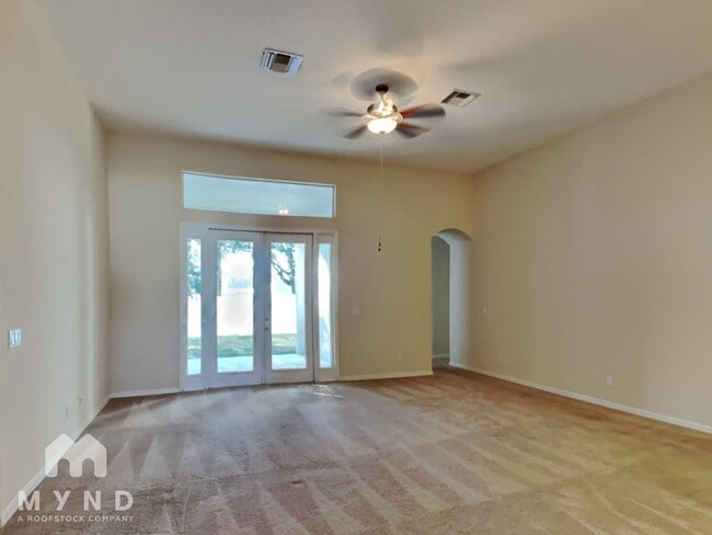 Foto del edificio - 927 Meadow Glade Dr