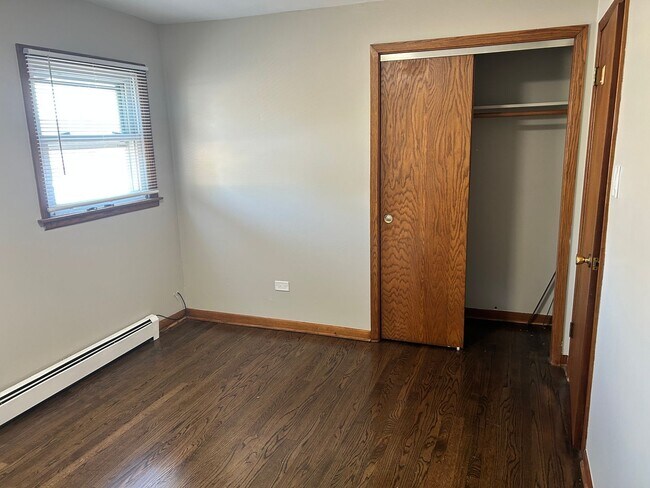 Foto del edificio - 5645 W 63rd Pl