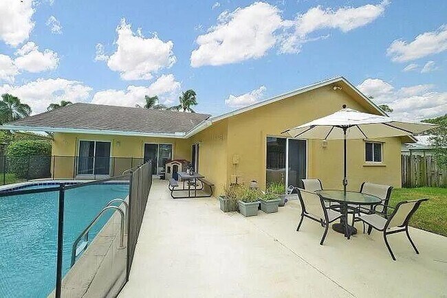 Foto del edificio - 3306 NW 28th Terrace