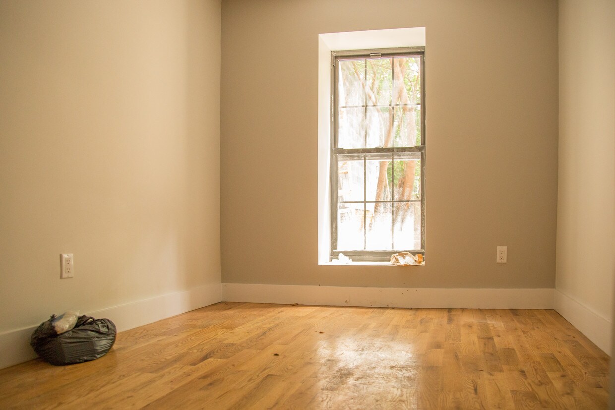 Foto principal - 1004 Halsey St