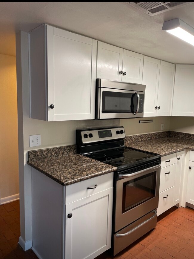 Building Photo - 1100 Granada Way