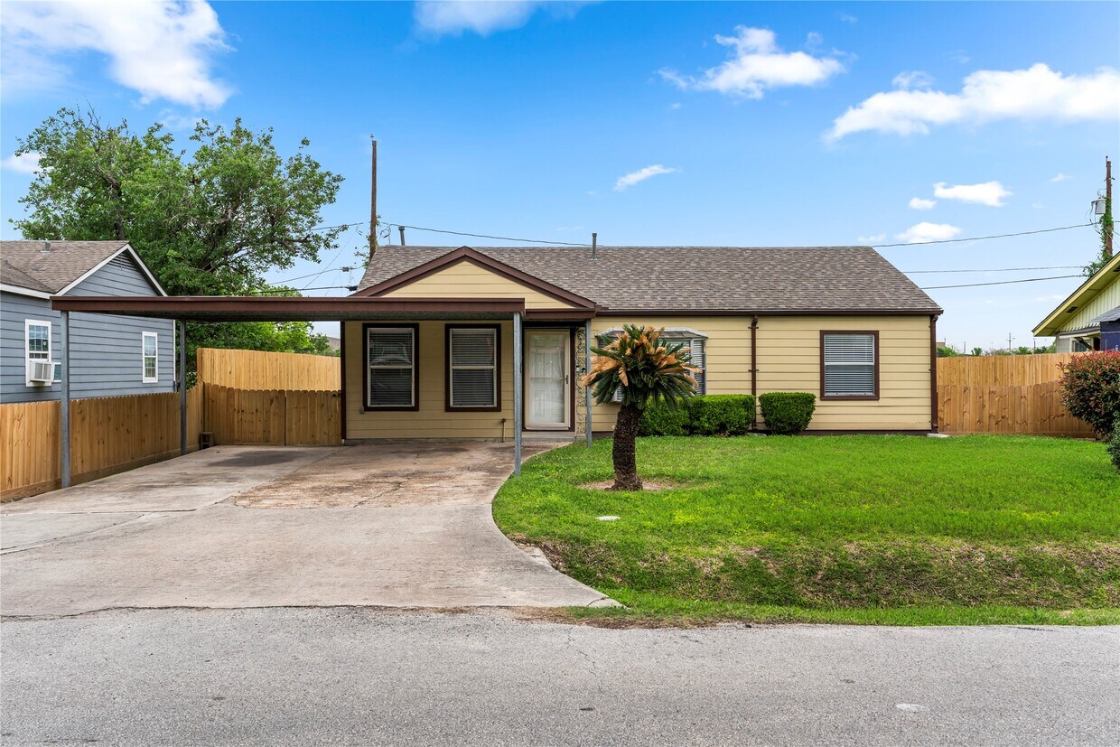 Primary Photo - 5703 Minden St