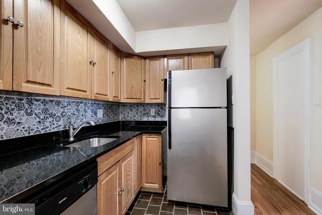 Building Photo - 2212 Fairmount Ave