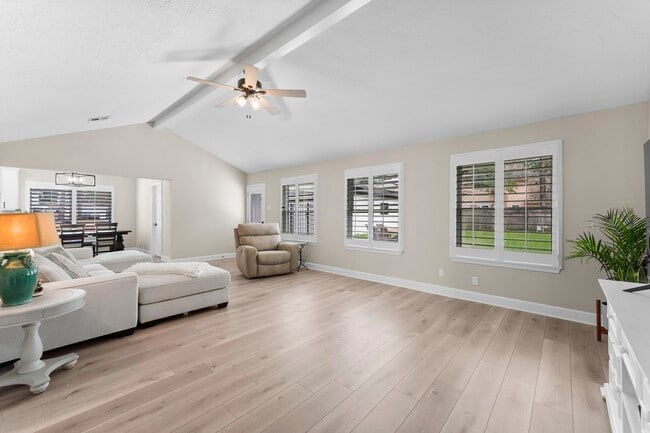 Building Photo - 28814 Holly Hill Dr