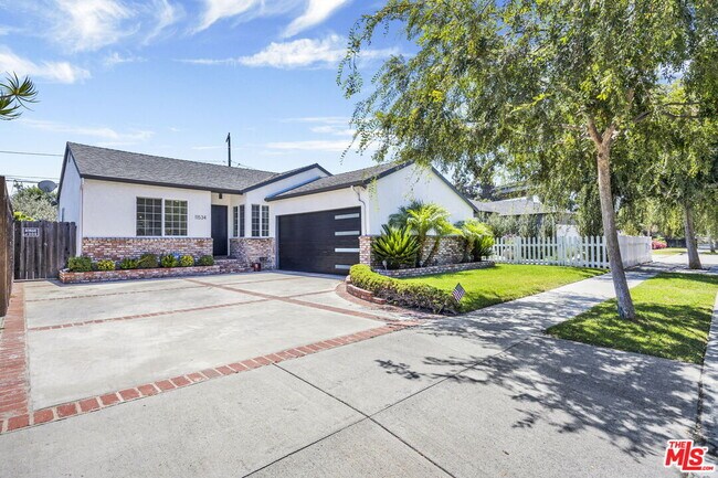 Building Photo - 11534 Culver Park Dr